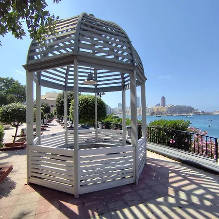 公寓 Seafront Escape 斯利马
